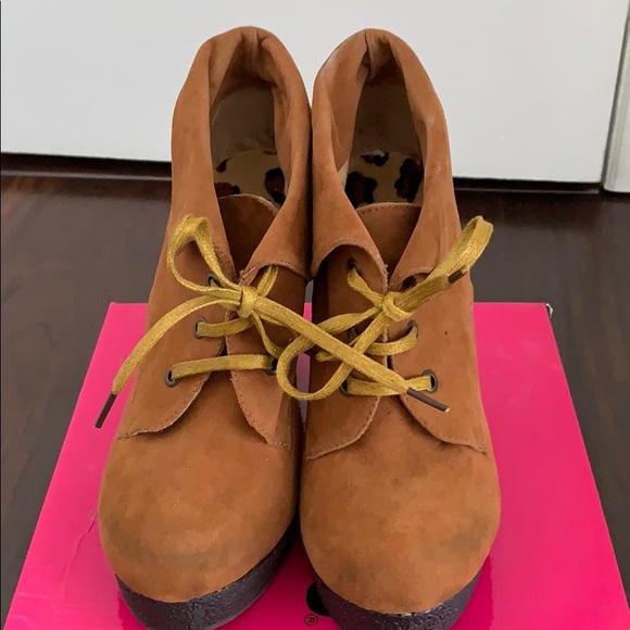 Dollhouse wedge faux suede bootie - Picture 2 of 8